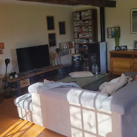 Dans Grande Maison Au Calme Face Aux Pyrénées Avec Salle D'eau Et Wc Privatifs Bernac-Debat