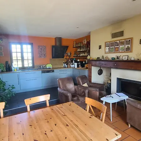 Dans Grande Maison Au Calme Face Aux Pyrénées Avec Salle D'eau Et Wc Privatifs * Bernac-Debat