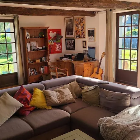 Dans Grande Maison Au Calme Face Aux Pyrenees Avec Salle D'eau Et Wc Privatifs *